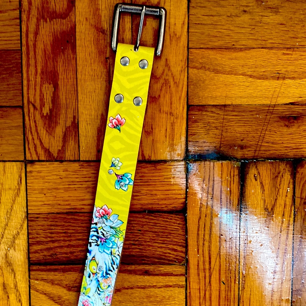 Ed Hardy yellow belt. Perfect with jeans!